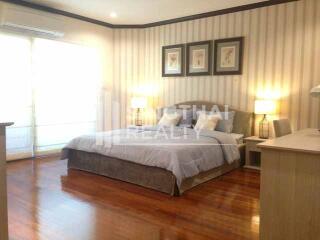 For RENT : Fifty Fifth Tower / 3 Bedroom / 3 Bathrooms / 221 sqm / 80000 THB [3329441]