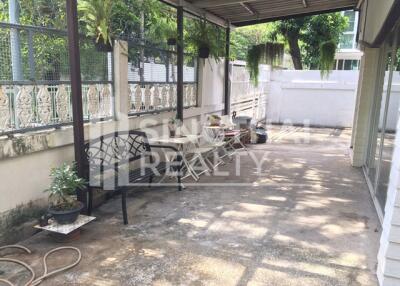 For RENT : House Phromphong / 6 Bedroom / 2 Bathrooms / 221 sqm / 80000 THB [3783200]