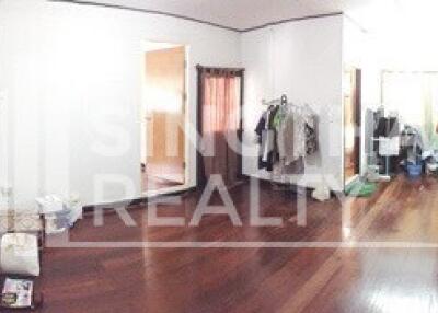 For RENT : House Phromphong / 6 Bedroom / 2 Bathrooms / 221 sqm / 80000 THB [3783200]