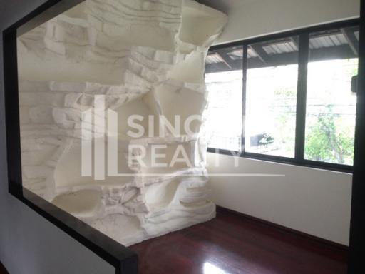 For RENT : House Thonglor / 2 Bedroom / 2 Bathrooms / 301 sqm / 80000 THB [4353611]