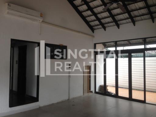 For RENT : House Thonglor / 2 Bedroom / 2 Bathrooms / 301 sqm / 80000 THB [4353611]