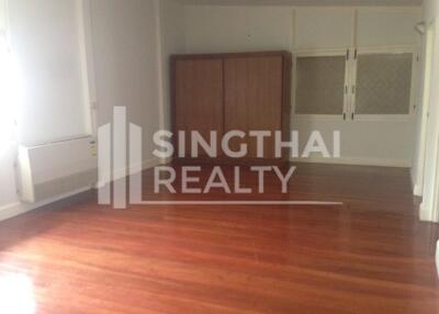 For RENT : House Ekkamai / 3 Bedroom / 4 Bathrooms / 401 sqm / 80000 THB [4438688]