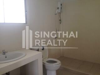 For RENT : House Ekkamai / 3 Bedroom / 4 Bathrooms / 401 sqm / 80000 THB [4438688]