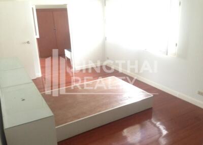 For RENT : House Ekkamai / 3 Bedroom / 4 Bathrooms / 401 sqm / 80000 THB [4438688]