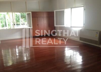 For RENT : House Ekkamai / 3 Bedroom / 4 Bathrooms / 401 sqm / 80000 THB [4438688]