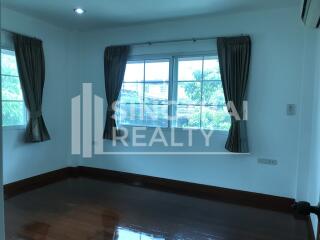 For RENT : House Ekkamai / 4 Bedroom / 4 Bathrooms / 301 sqm / 80000 THB [4569911]