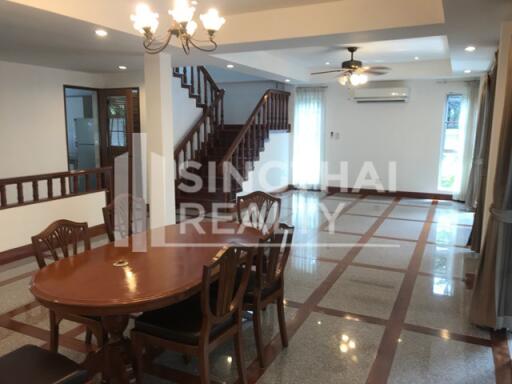 For RENT : House Ekkamai / 4 Bedroom / 4 Bathrooms / 301 sqm / 80000 THB [4569911]