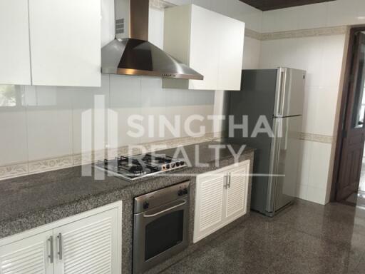 For RENT : House Ekkamai / 4 Bedroom / 4 Bathrooms / 301 sqm / 80000 THB [4569911]