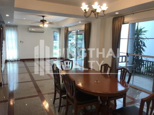 For RENT : House Ekkamai / 4 Bedroom / 4 Bathrooms / 301 sqm / 80000 THB [4569911]