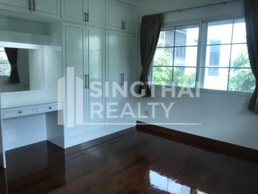 For RENT : House Ekkamai / 4 Bedroom / 4 Bathrooms / 301 sqm / 80000 THB [4569911]