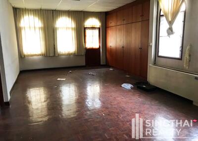 For RENT : House Phromphong / 3 Bedroom / 3 Bathrooms / 301 sqm / 80000 THB [6301654]