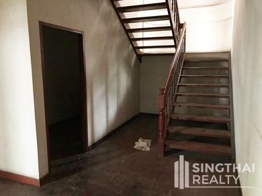 For RENT : House Phromphong / 3 Bedroom / 3 Bathrooms / 301 sqm / 80000 THB [6301654]