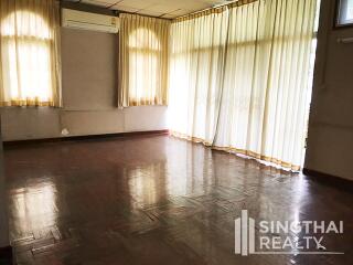 For RENT : House Phromphong / 3 Bedroom / 3 Bathrooms / 301 sqm / 80000 THB [6301654]