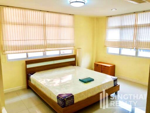 For RENT : Townhouse Phromphong / 4 Bedroom / 5 Bathrooms / 351 sqm / 80000 THB [6467087]