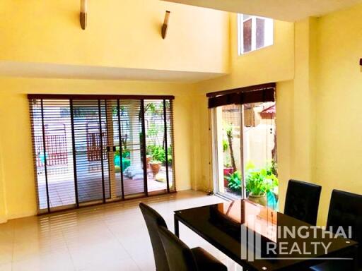 For RENT : Townhouse Phromphong / 4 Bedroom / 5 Bathrooms / 351 sqm / 80000 THB [6467087]