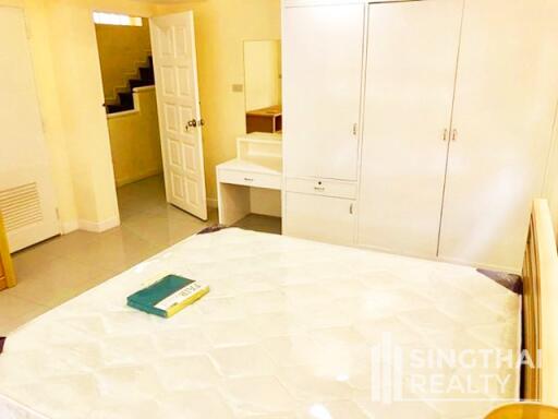 For RENT : Townhouse Phromphong / 4 Bedroom / 5 Bathrooms / 351 sqm / 80000 THB [6467087]