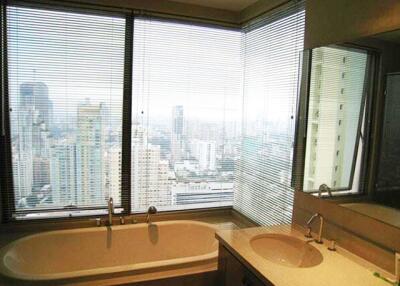 For RENT : The Emporio Place / 2 Bedroom / 2 Bathrooms / 105 sqm / 80000 THB [6842966]