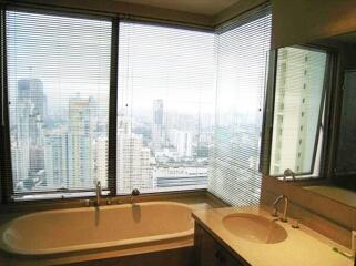 For RENT : The Emporio Place / 2 Bedroom / 2 Bathrooms / 105 sqm / 80000 THB [6842966]