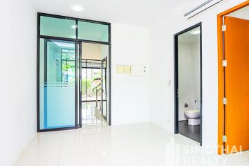 For RENT : Townhouse Thonglor / 4 Bedroom / 4 Bathrooms / 391 sqm / 80000 THB [8232938]