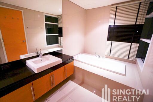 For RENT : Fullerton Sukhumvit / 3 Bedroom / 3 Bathrooms / 156 sqm / 80000 THB [8411443]