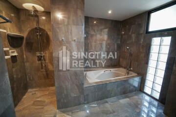 For RENT : Raintree Village Apartment / 3 Bedroom / 3 Bathrooms / 268 sqm / 80000 THB [8994452]