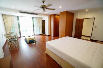 For RENT : Raintree Village Apartment / 3 Bedroom / 3 Bathrooms / 268 sqm / 80000 THB [9617771]