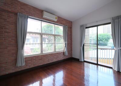 For RENT : House Asoke / 3 Bedroom / 2 Bathrooms / 200 sqm / 80000 THB [9855090]