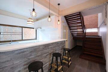 For RENT : House Asoke / 3 Bedroom / 2 Bathrooms / 200 sqm / 80000 THB [9855090]