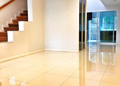 For RENT : Townhouse Asoke / 3 Bedroom / 4 Bathrooms / 200 sqm / 80000 THB [10326728]