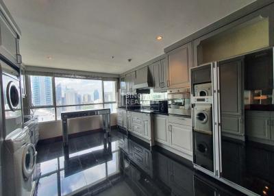 For RENT : Urbana Langsuan / 3 Bedroom / 3 Bathrooms / 170 sqm / 90000 THB [10359555]