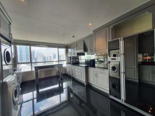 For RENT : Urbana Langsuan / 3 Bedroom / 3 Bathrooms / 170 sqm / 90000 THB [10359555]