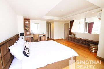 For RENT : Downtown Forty Nine / 3 Bedroom / 2 Bathrooms / 134 sqm / 84000 THB [8133126]