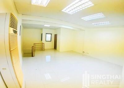 For RENT : Townhouse Phromphong / 2 Bedroom / 2 Bathrooms / 351 sqm / 85000 THB [7445500]