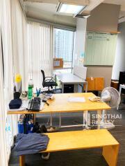 For RENT : Office Phromphong / 2 Bedroom / 2 Bathrooms / 211 sqm / 85000 THB [8111244]