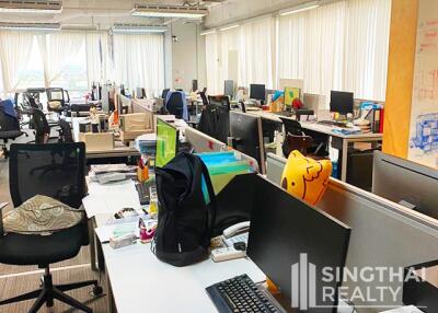 For RENT : Office Phromphong / 2 Bedroom / 2 Bathrooms / 211 sqm / 85000 THB [8111244]