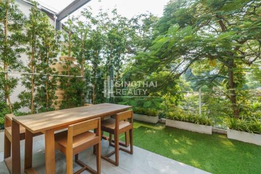 For RENT : Townhouse Phromphong / 4 Bedroom / 5 Bathrooms / 250 sqm / 85000 THB [9399858]