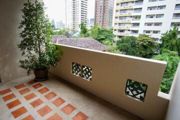 For RENT : Raintree Village Apartment / 3 Bedroom / 3 Bathrooms / 268 sqm / 85000 THB [9626212]