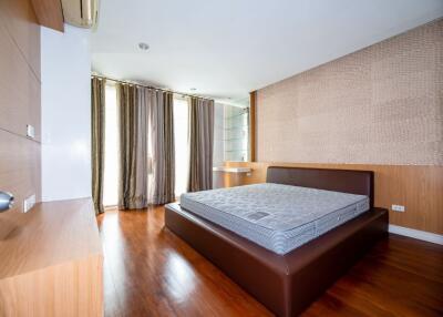 For RENT : Townhouse Thonglor / 4 Bedroom / 4 Bathrooms / 400 sqm / 85000 THB [9809160]