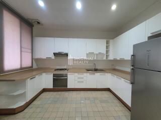 For RENT : Townhouse Phromphong / 4 Bedroom / 3 Bathrooms / 200 sqm / 85000 THB [9921713]