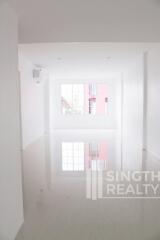 For RENT : Townhouse Ekkamai / 4 Bedroom / 4 Bathrooms / 240 sqm / 85000 THB [9992346]