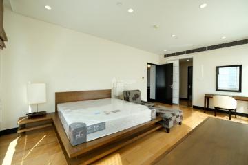 For RENT : The Park Chidlom / 2 Bedroom / 2 Bathrooms / 145 sqm / 85000 THB [10014548]