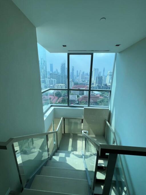 For RENT : The Room Sukhumvit 21 / 2 Bedroom / 2 Bathrooms / 147 sqm / 85000 THB [R11084]