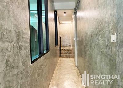 For RENT : Office Sathorn / 3 Bedroom / 3 Bathrooms / 235 sqm / 89000 THB [6904013]