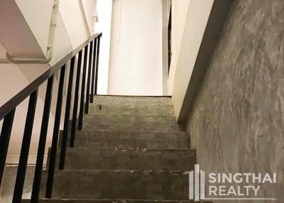 For RENT : Office Sathorn / 3 Bedroom / 3 Bathrooms / 235 sqm / 89000 THB [6904013]