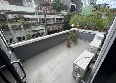 For RENT : Office Sathorn / 3 Bedroom / 3 Bathrooms / 235 sqm / 65000 THB [6848464]