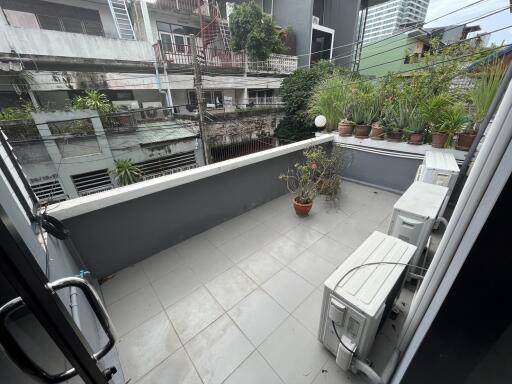 For RENT : Office Sathorn / 3 Bedroom / 3 Bathrooms / 235 sqm / 65000 THB [6848464]