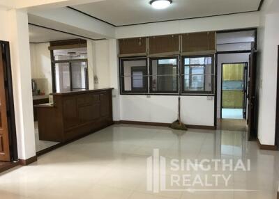 For RENT : House Thonglor / 4 Bedroom / 3 Bathrooms / 351 sqm / 90000 THB [5059571]