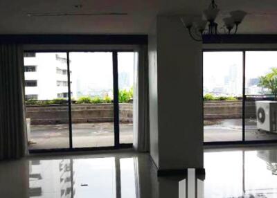 For RENT : Charoenjai place / 4 Bedroom / 4 Bathrooms / 278 sqm / 90000 THB [6444117]