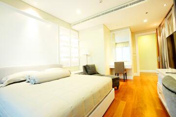 For RENT : Bright Sukhumvit 24 / 3 Bedroom / 3 Bathrooms / 181 sqm / 90000 THB [6668791]