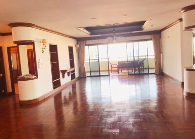 For RENT : Tower Park / 3 Bedroom / 3 Bathrooms / 281 sqm / 90000 THB [6695752]